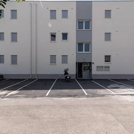 With Parking Space - 23453 Appartement